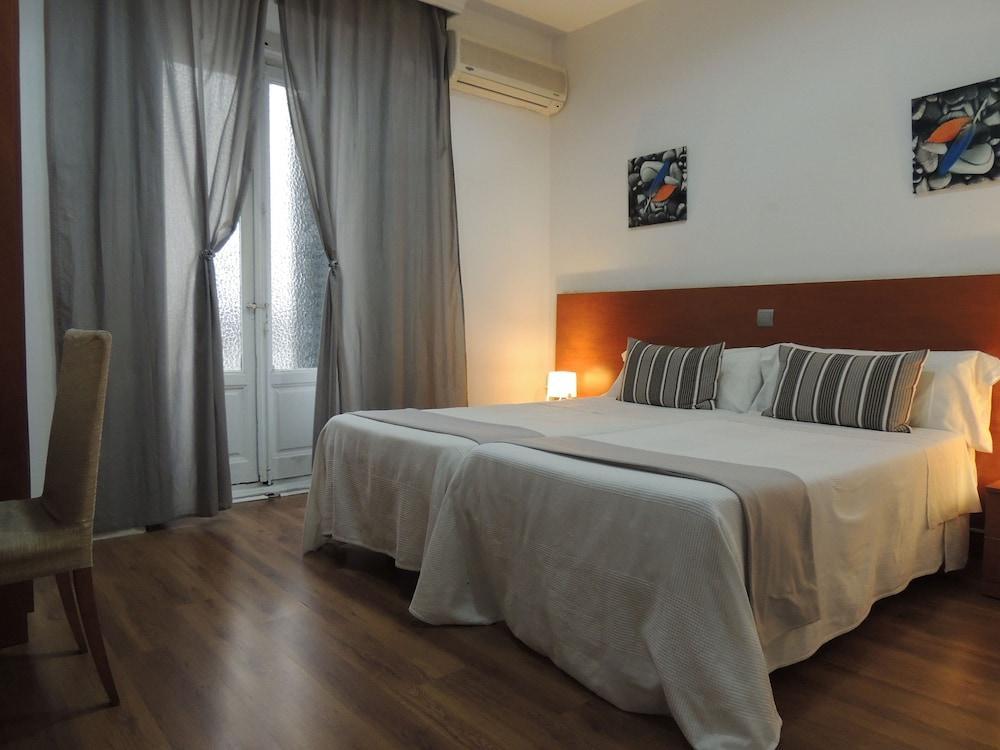 Hostal Cervantes Madrid Dış mekan fotoğraf