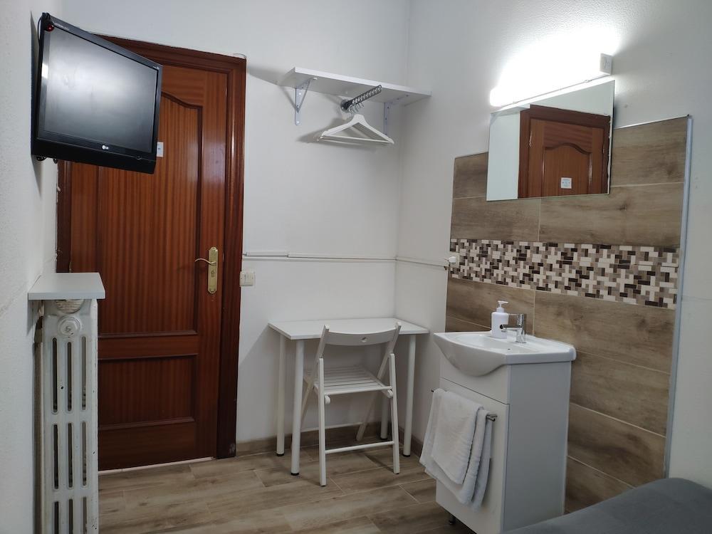 Hostal Cervantes Madrid Dış mekan fotoğraf
