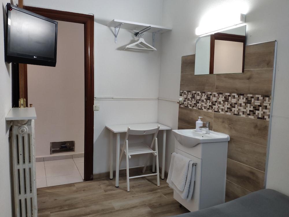 Hostal Cervantes Madrid Dış mekan fotoğraf