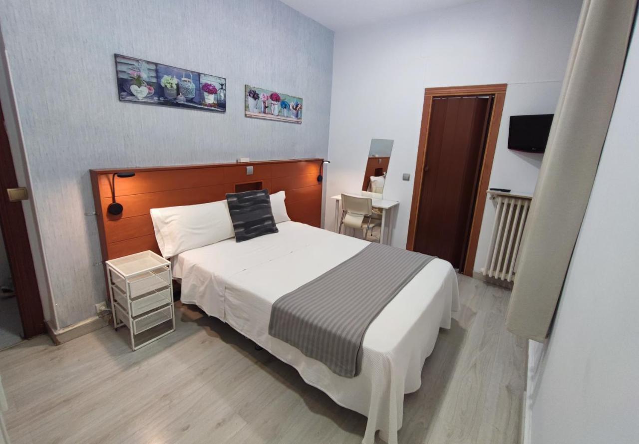 Hostal Cervantes Madrid Dış mekan fotoğraf