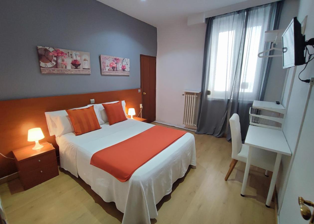 Hostal Cervantes Madrid Dış mekan fotoğraf