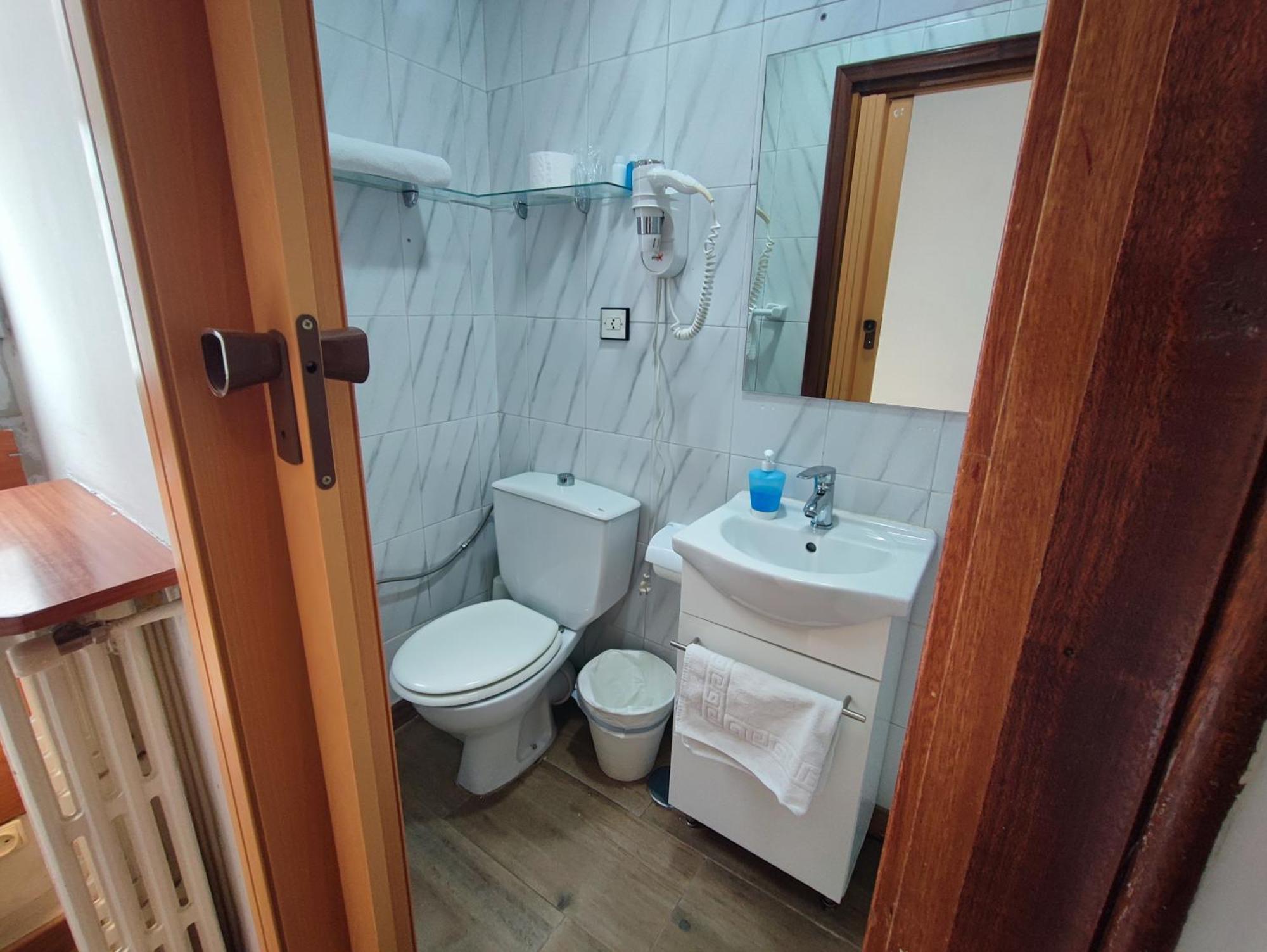 Hostal Cervantes Madrid Dış mekan fotoğraf