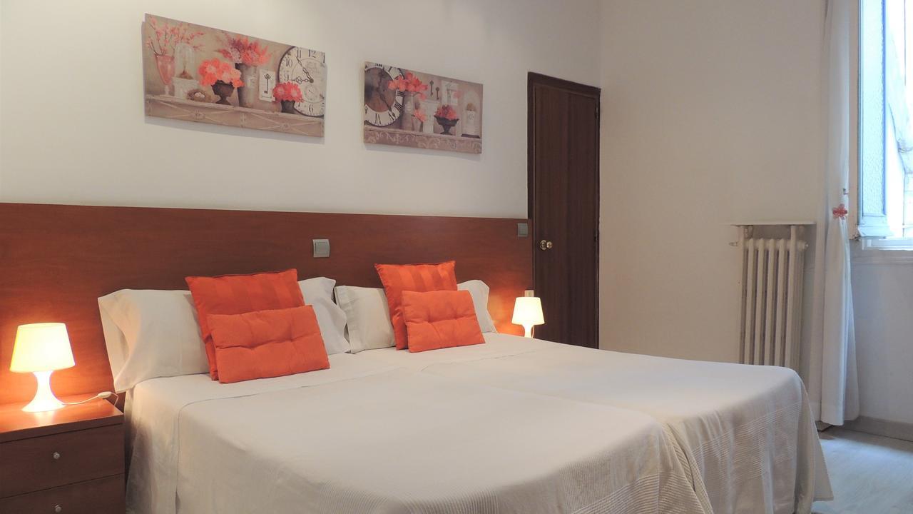 Hostal Cervantes Madrid Dış mekan fotoğraf
